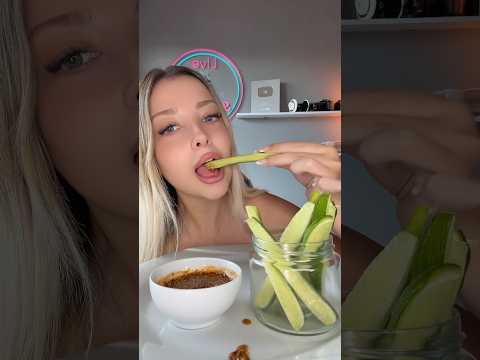 ￼ Dondurulmuş Çıtır Salatalık ve Asya Usulü Soya Sosu 🥒🔥 | ASMR Eating Sounds #shorts #asmr
