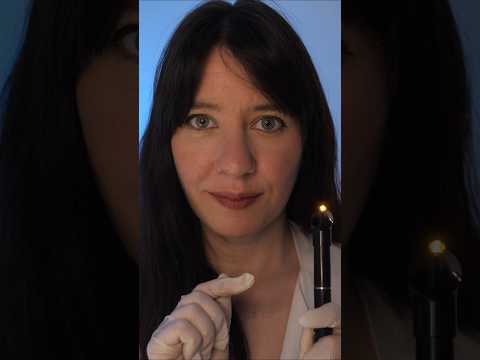 ASMR médecin ORL - Auscultation des oreilles 👂