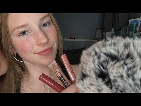 [ASMR] Trying on lipsticks and lip glosses (Handmovement, and mouth sounds)
