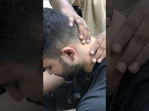 #backmassage #armsmassage #barbershop #pakistanistyle #bestbarber #asmrsounds #lahoribarber