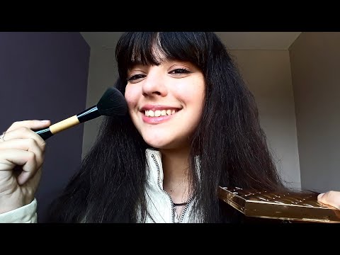 ASMR Roleplay amiga te maquiando para uma partida de futebol.