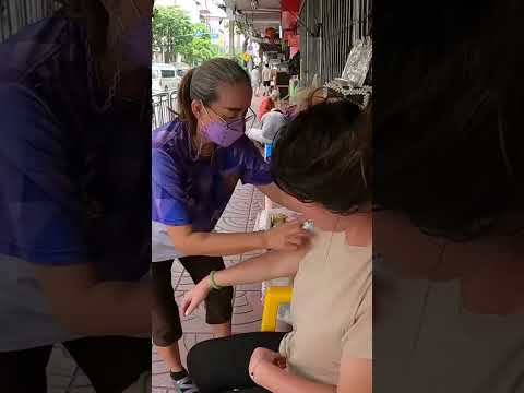 Masaje callejero con gua sha para aliviar tensiones #relax #massage #guasha #beauty #shortvideo