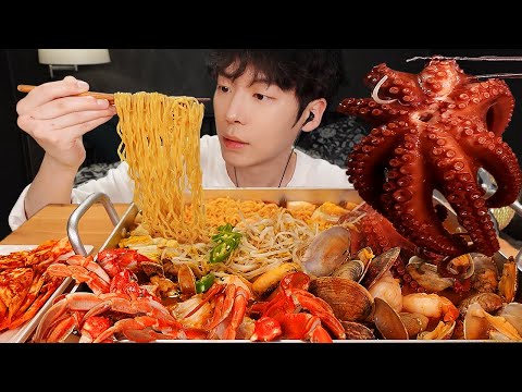 ASMR MUKBANG | 직접 만든 매운 해물라면 & 대왕 문어 조개 새우 버섯 김치 먹방 & 레시피 MUSHROOM & OCTOPUS & SEAFOOD EATING
