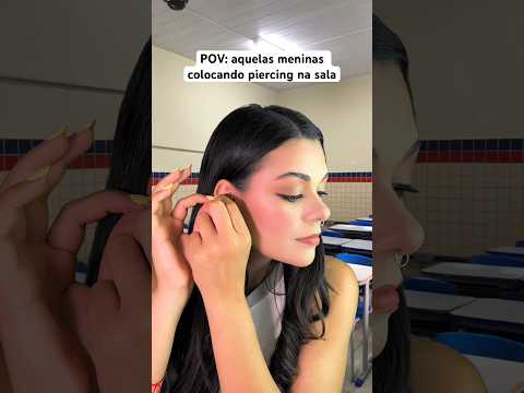 POV: aquelas meninas colocando piercing na sala #asmr #humor #comedia
