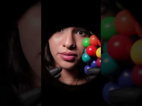 *ASMR* Tirando COISAS do seu OUVIDO 👂🏻