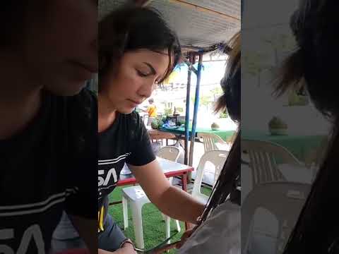 Corte de cabello callejero en Tailandia 💇🏼‍♀️ 🇹🇭 #asmr #haircut #streetbarber