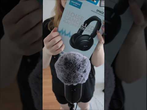 Headphones🎧 #asmr #headphones #tapping #asmrsounds #asmrshorts