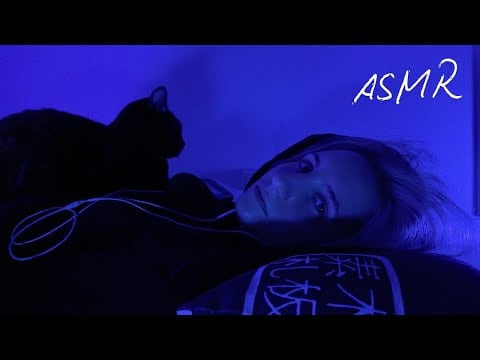 ASMR par terre. On parle de la vie. Des étoiles. De la mort