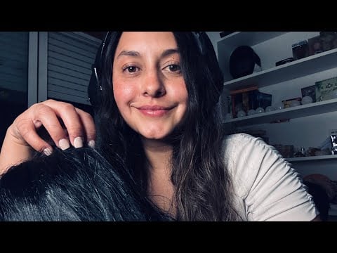 ASMR ✨ RASCANDO TU CABECITA MIENTRAS TE CUENTO UN CHISME INAUDIBLE ♥️✨