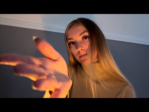 ASMR | Hypnotic hand movements in the DARK🌙 (mic scratching, brushing…)