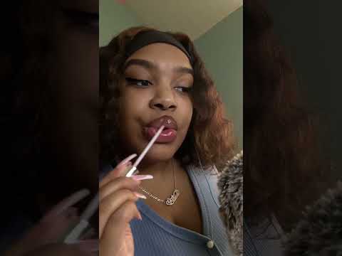 lip gloss application 🖤 #shortscreator #asmr #lipgloss #lipcombo