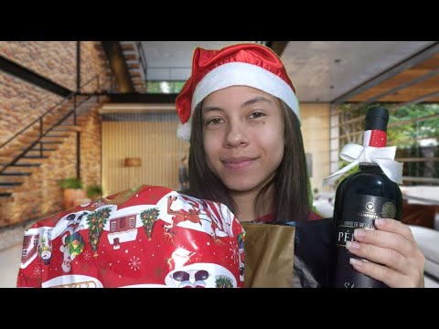 ASMR ROLEPLAY Mamãe Noel Entregando Presentes - Caseirinho