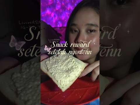 ASMR Cheese Crunchy Spread on Bread  🧀 🍞 #asmr #cheese #crunchy #asmreating