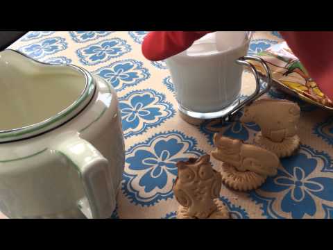 Nederlandse Relax Lunch met melk en koekjes   [[ASMR]]