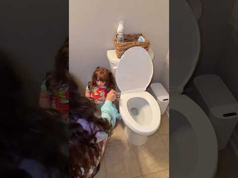 MI BEBÉ REBORN APRENDE A IR AL BAÑO SOLA