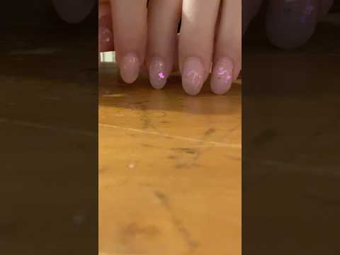 Table scratching and tapping asmr