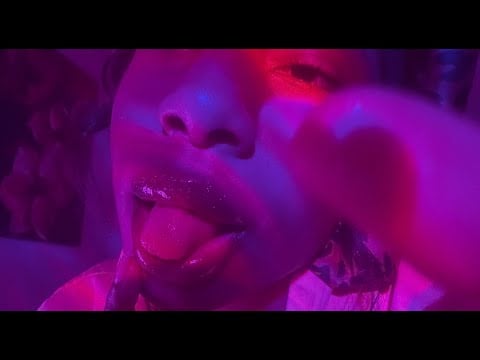 ASMR| ✨SUPER UP CLOSE WET SPIT PAINTING💦!! AND TINGLY MOUTH SOUNDS 💖 WITH GUM CHEWING!!✨