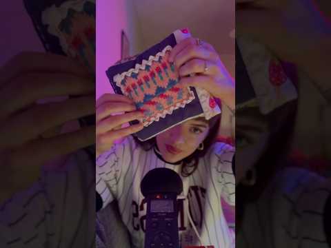 #ASMR | J’ai trouvé un LIVRE ASMR !! 😴 #asmrfrançais #asmrtriggers