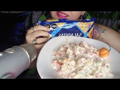 ASMR comiendo ensalada de atún 