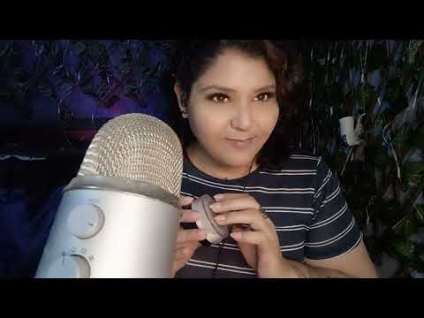 ASMR dejo unos saluditos y les platico porque he estado un poco triste, mientras me maquillo un poco