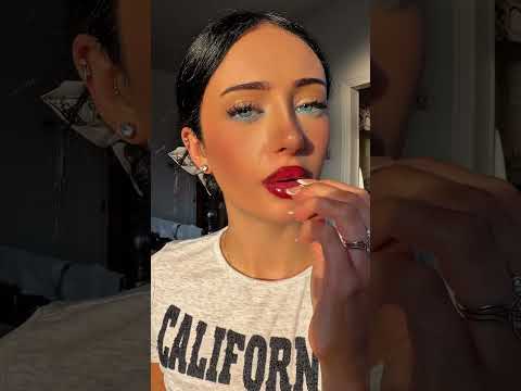 Plucking and eating asmr #asmr #visualtingle #asmrvideos #asmrshorts