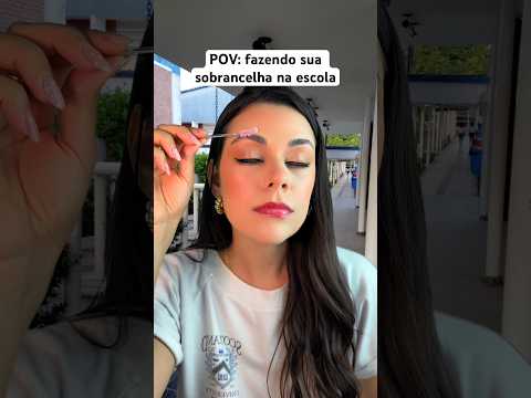 POV: fazendo sua sobrancelha na escola #asmr #humor #shorts #asmrbrasil