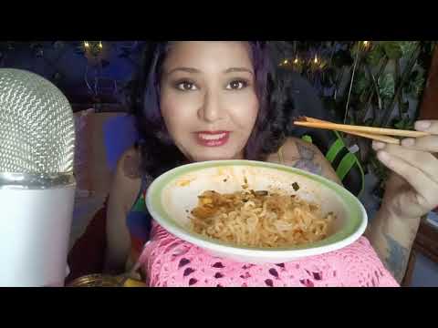 ASMR comiendo ramen otoggi con salsa macha 