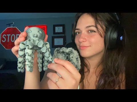 ASMR | fidgeting with things on my desk (tapping assortment)
