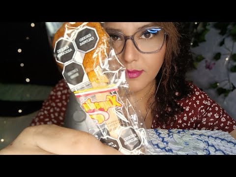 ASMR Comiendo paleta de caramelo con Miguelito /eating candy lollipop with Miguelito