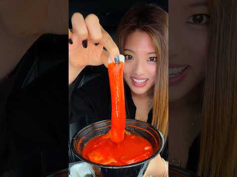 Trying 7 kinds of Korean rice cakes… #food #eating #mukbang #mochi #shorts