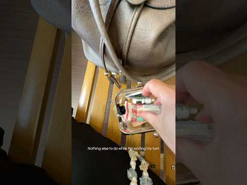 What’s in my Bag ASMR in a public waiting room #lofi #asmr #asmrtingles #whatsinmybag