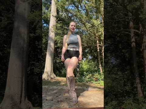 Findest du, ich kann diese durchsichtige Strumpfhose mit meinen Tattoos kombinieren? ☺️