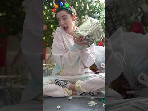 ASMR | Wrapping Christmas Gifts 🎁 #shorts