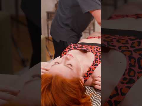 Deep tissue massage and chiropractic adjustment by chiropractor Max Reiner #chiropractor