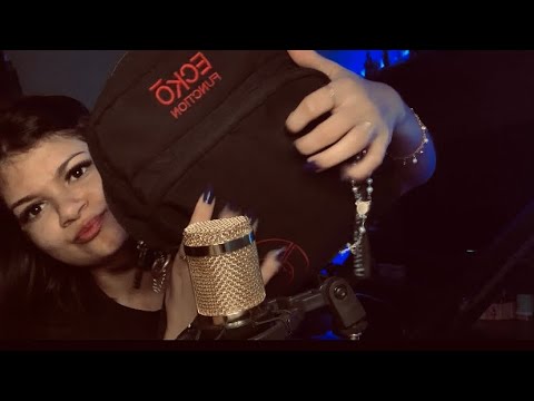 ASMR usando/mostrando minhas coisas da minha bolsa 👛💤 