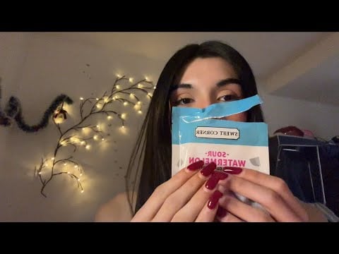 ASMR|Comiendo snacks de medianoche| mouthsounds, susurrus  tapping 🤤🍟🍬😴🛌