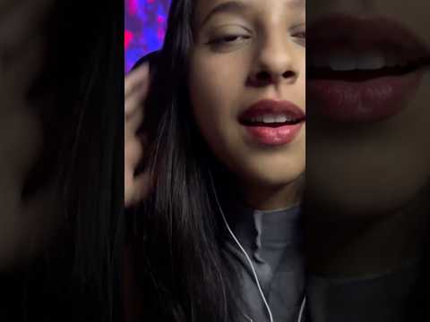 Qual dos dois você escolhe ? ASMR #asmr #sonsdeboca #shortsviral #asmrvideo