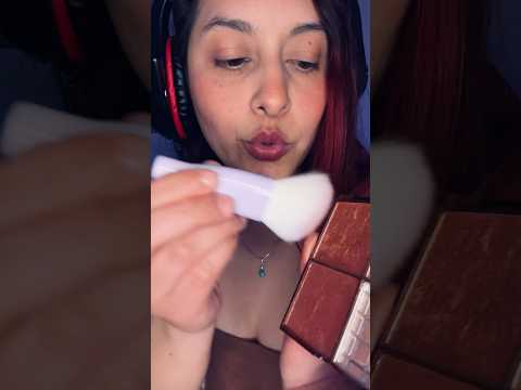 Te aplico iluminador ✨ #asmr #asmrcommunity #visualtingle #youtubeshorts #asmrmakeup #tingles