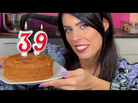 ASMR 🎂 FESTEGGIO il COMPLEANNO con VOI • Banana Bread + Aggiornamenti (Whispering e Eating)