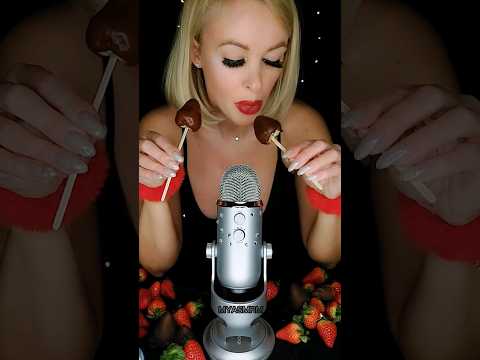 ASMR Eatingshow strawberries 🍓 🍫#mouthsounds #asmr #shorts #satisfyingvideo #mukbang