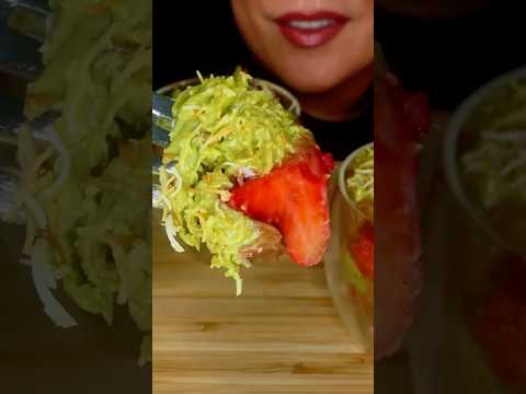 DUBAI CHOCOLATE STRAWBERRY CUP #dubai #chocolate #viralfood