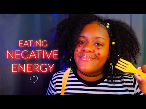 ASMR - ⚡ FAST EATING YOUR NEGATIVE ENERGY + CRISP MOUTH SOUNDS ♡