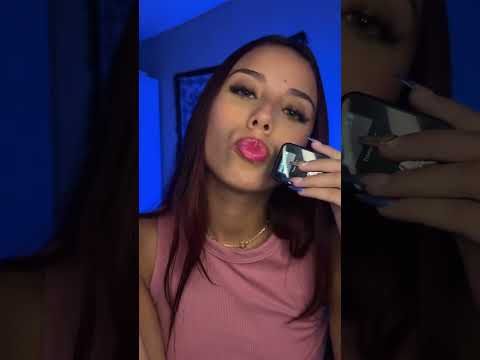 KISSES NO MIC LAPELA