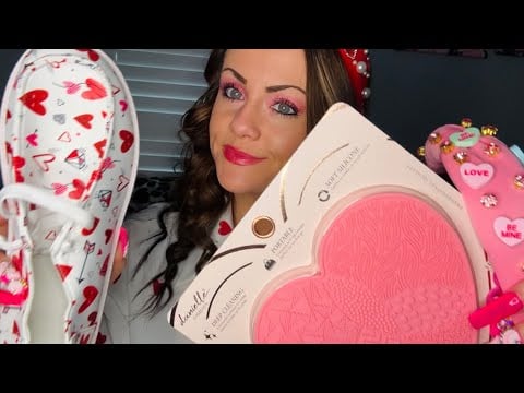 ASMR Valentines Day themed (tapping & whispered rambles) + MEMZUOIX COLLAB
