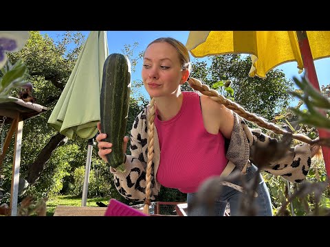 ASMR Fabric Scratching mit Stiefeln und Zucchini (deutsch)
