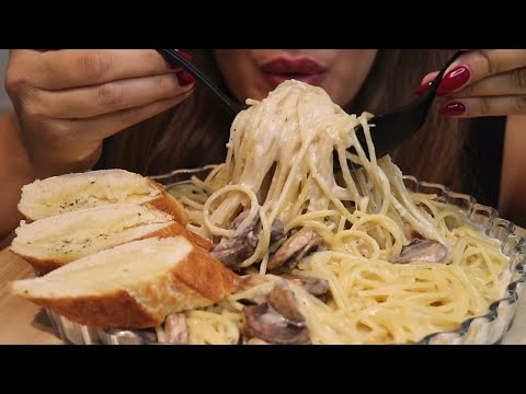 ASMR CREAMY ALFREDO MUSHROOMS GARLIC BREAD MUKBANG no talking CREMA ASMR #asmr #mukbang #alfredo