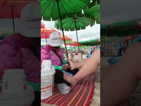 Masaje relajante de pies en playa de Phuket 🇹🇭 #tailandia #massage #masajethai #shor #foot #relax