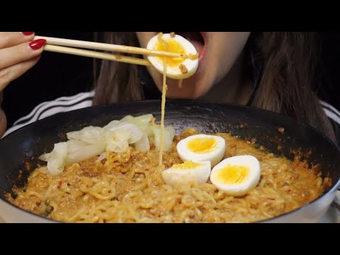 ASMR CREAMY KIMCHI NOODLES MINCED BEEF EGGS PICKLED CABBAGE MUKBANG #asmr #mukbang #noodles #eggs