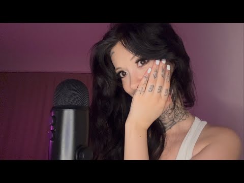 Akasi ASMR kanalı canlı yayında