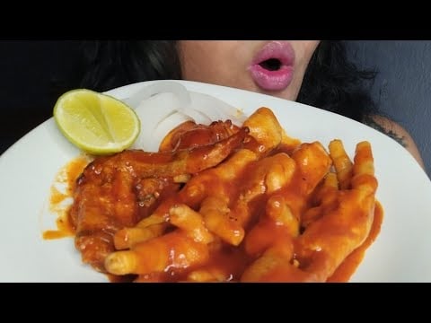 ASMR Comiendo patitas de pollo y alitas en adobo